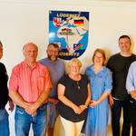 Ortschaftsrat Lüderitz mit Schild der Partnerschaft